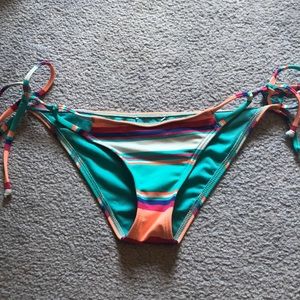 Adjustable bikini bottoms